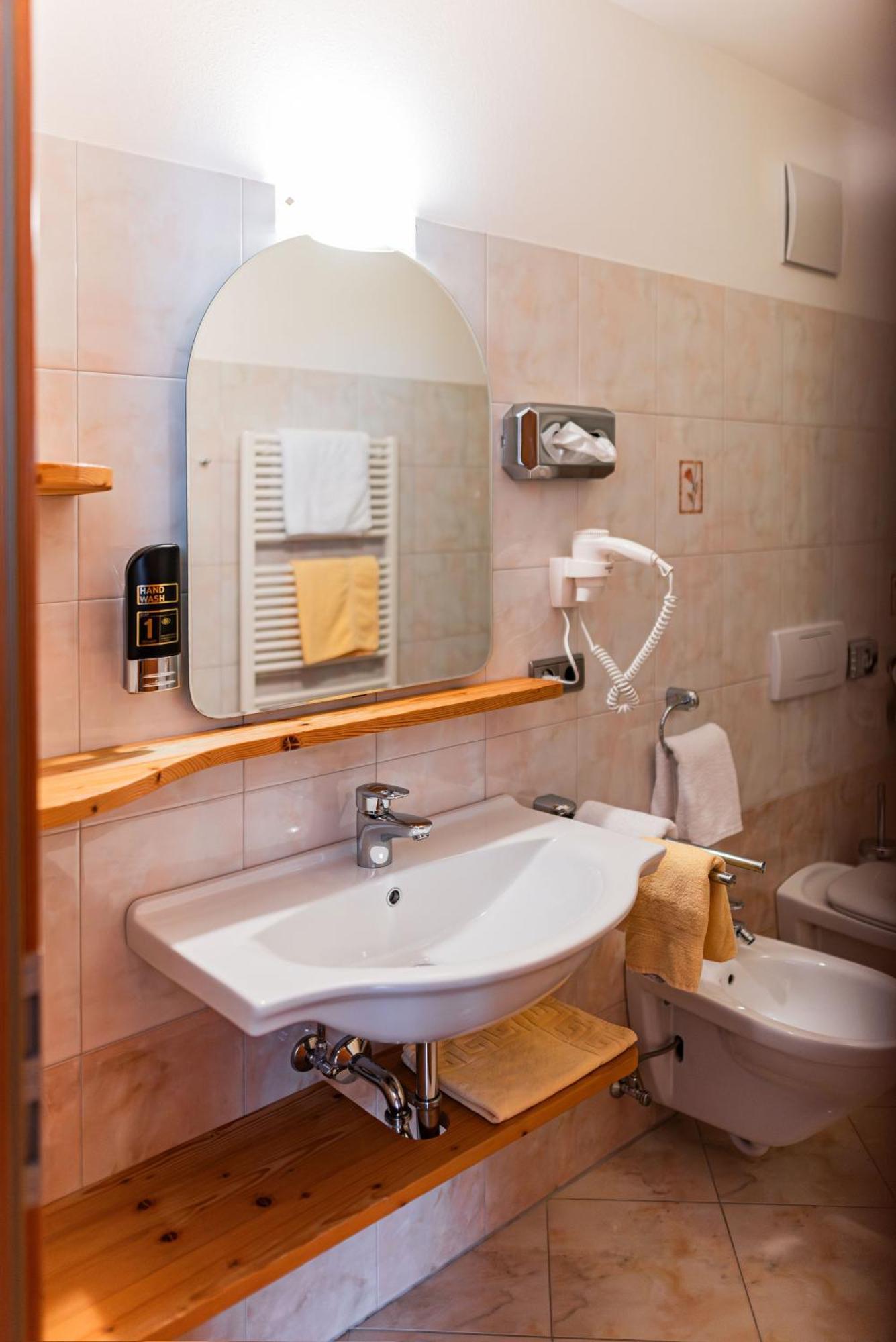Hotel Ultnerhof Santa Gertrude Ngoại thất bức ảnh